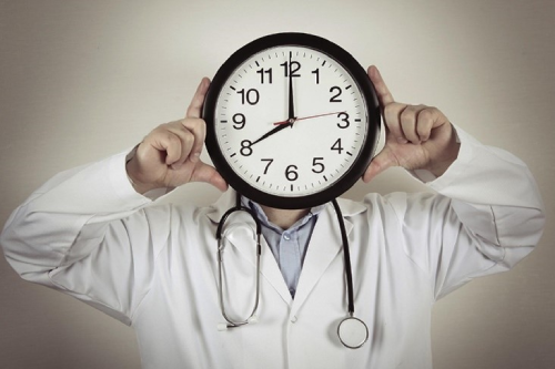 Gynec. held negligent for being eight hours too late