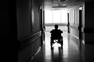 Patient dies in a nursing home lacking infrastructure and skills